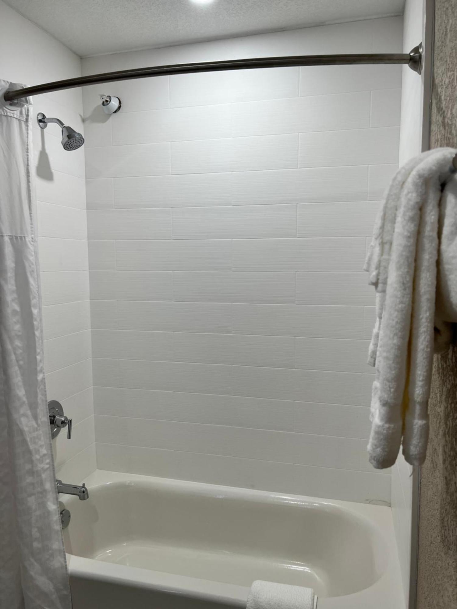 Norland Inn & Suites Roseau Bilik gambar