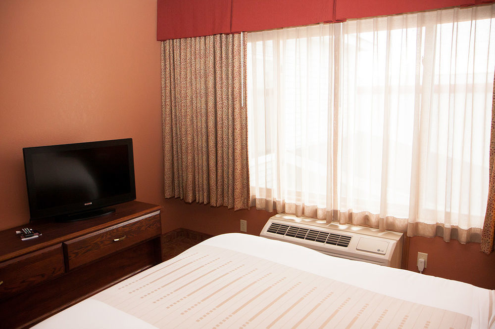 Norland Inn & Suites Roseau Luaran gambar